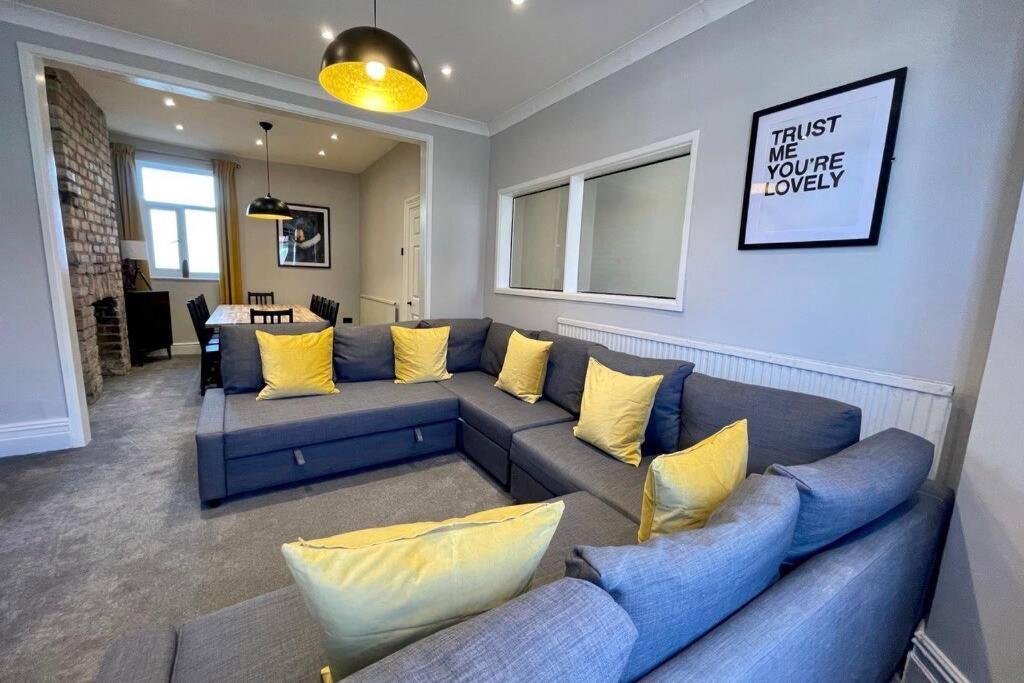 Large House Near Victoria Park For Groups, 10 Mins Bus To City Centre Кардиф Екстериор снимка