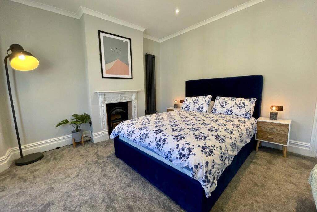 Large House Near Victoria Park For Groups, 10 Mins Bus To City Centre Кардиф Екстериор снимка