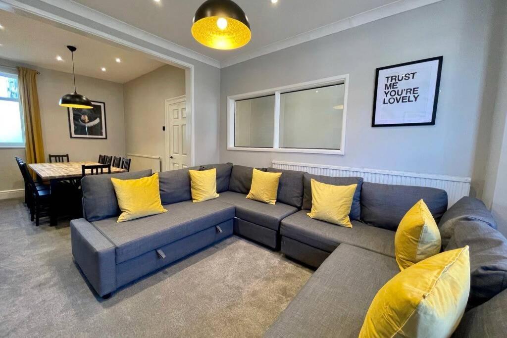 Large House Near Victoria Park For Groups, 10 Mins Bus To City Centre Кардиф Екстериор снимка