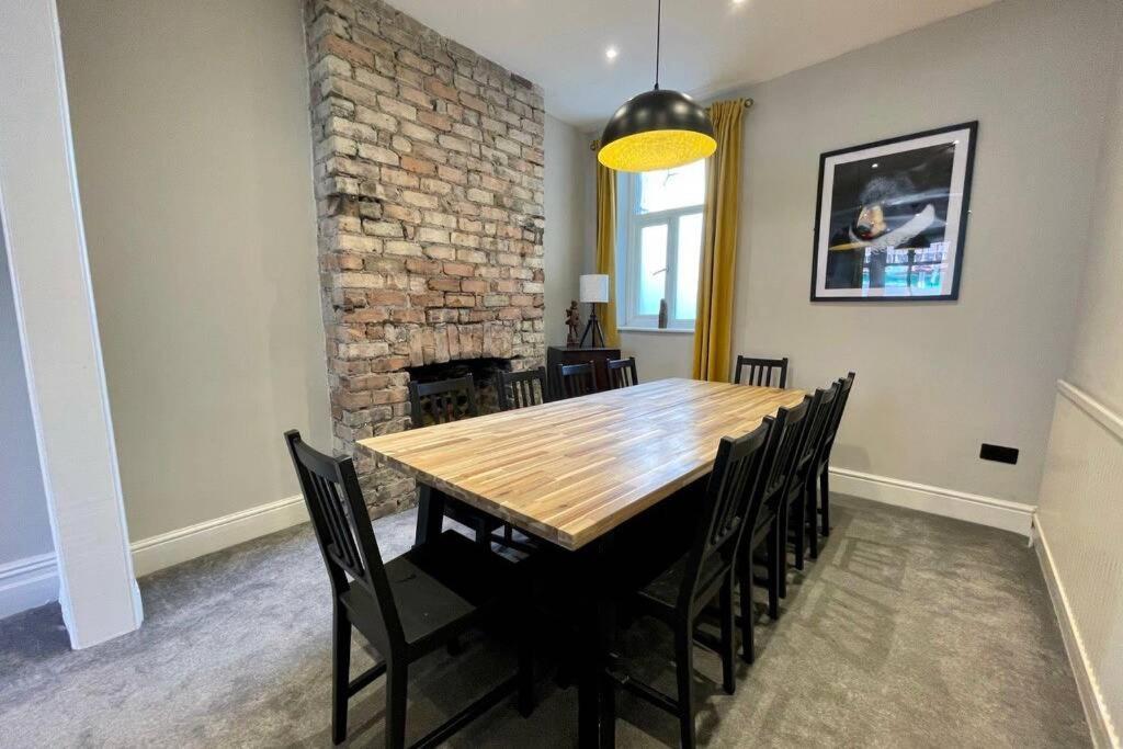 Large House Near Victoria Park For Groups, 10 Mins Bus To City Centre Кардиф Екстериор снимка