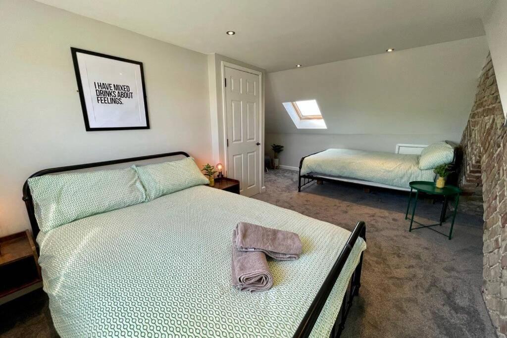 Large House Near Victoria Park For Groups, 10 Mins Bus To City Centre Кардиф Екстериор снимка