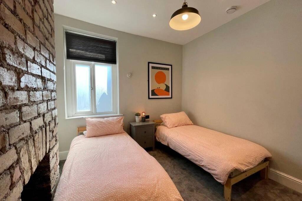 Large House Near Victoria Park For Groups, 10 Mins Bus To City Centre Кардиф Екстериор снимка