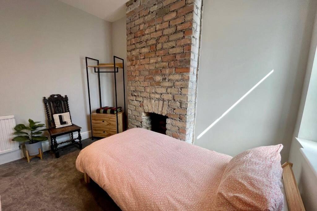 Large House Near Victoria Park For Groups, 10 Mins Bus To City Centre Кардиф Екстериор снимка