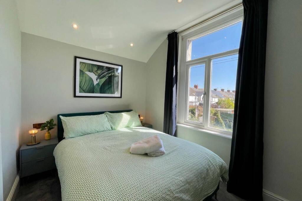 Large House Near Victoria Park For Groups, 10 Mins Bus To City Centre Кардиф Екстериор снимка