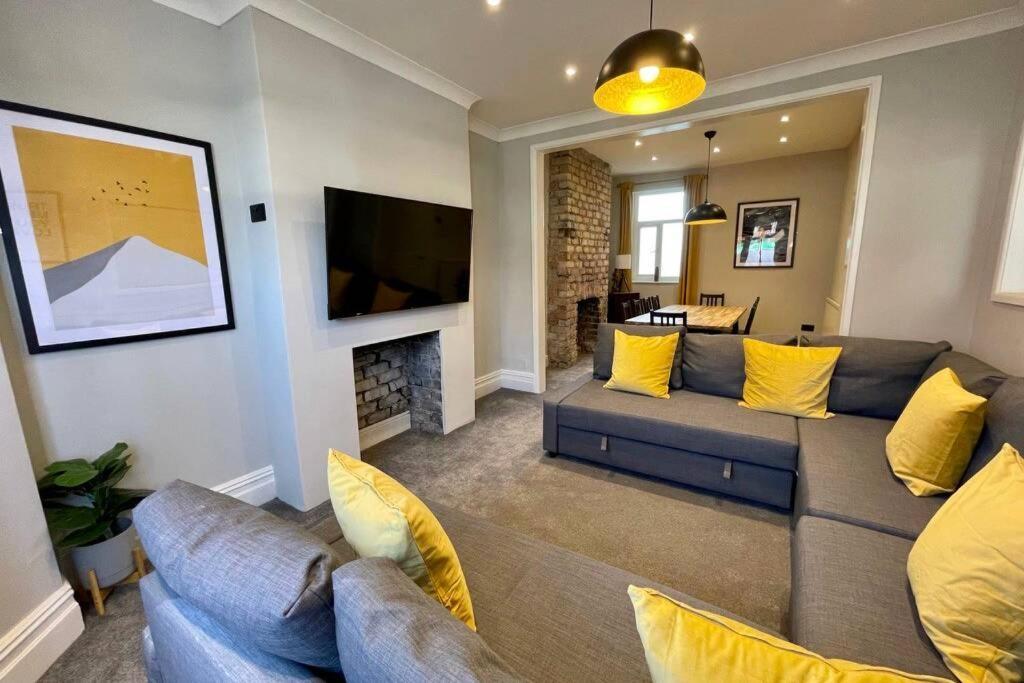 Large House Near Victoria Park For Groups, 10 Mins Bus To City Centre Кардиф Екстериор снимка