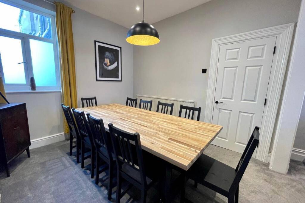 Large House Near Victoria Park For Groups, 10 Mins Bus To City Centre Кардиф Екстериор снимка