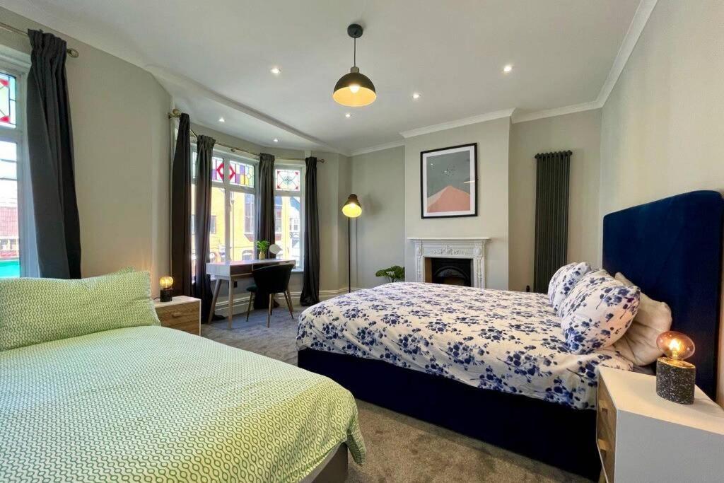Large House Near Victoria Park For Groups, 10 Mins Bus To City Centre Кардиф Екстериор снимка