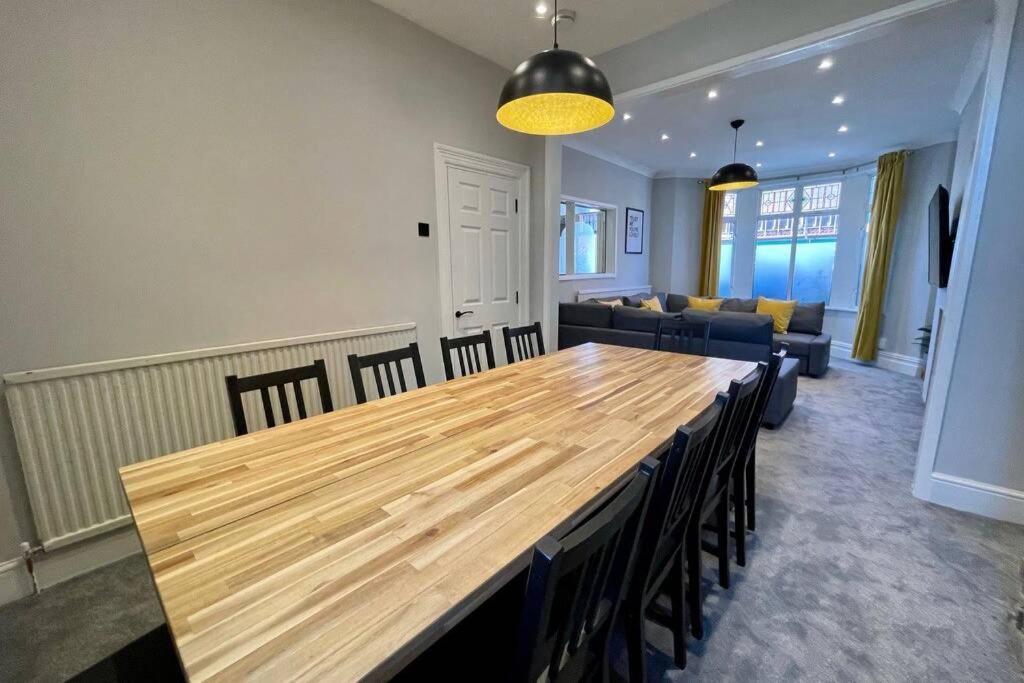Large House Near Victoria Park For Groups, 10 Mins Bus To City Centre Кардиф Екстериор снимка