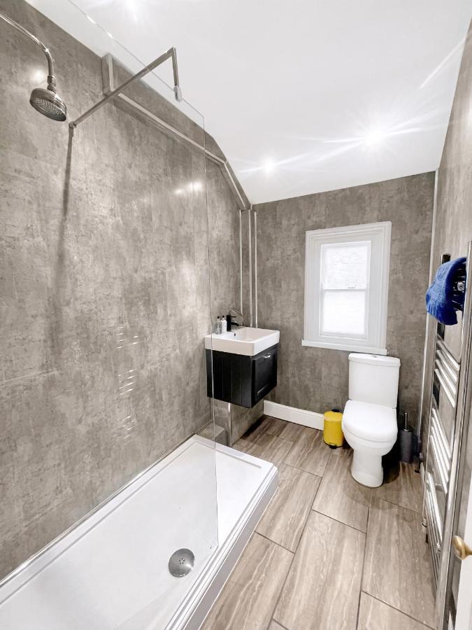 Large House Near Victoria Park For Groups, 10 Mins Bus To City Centre Кардиф Екстериор снимка